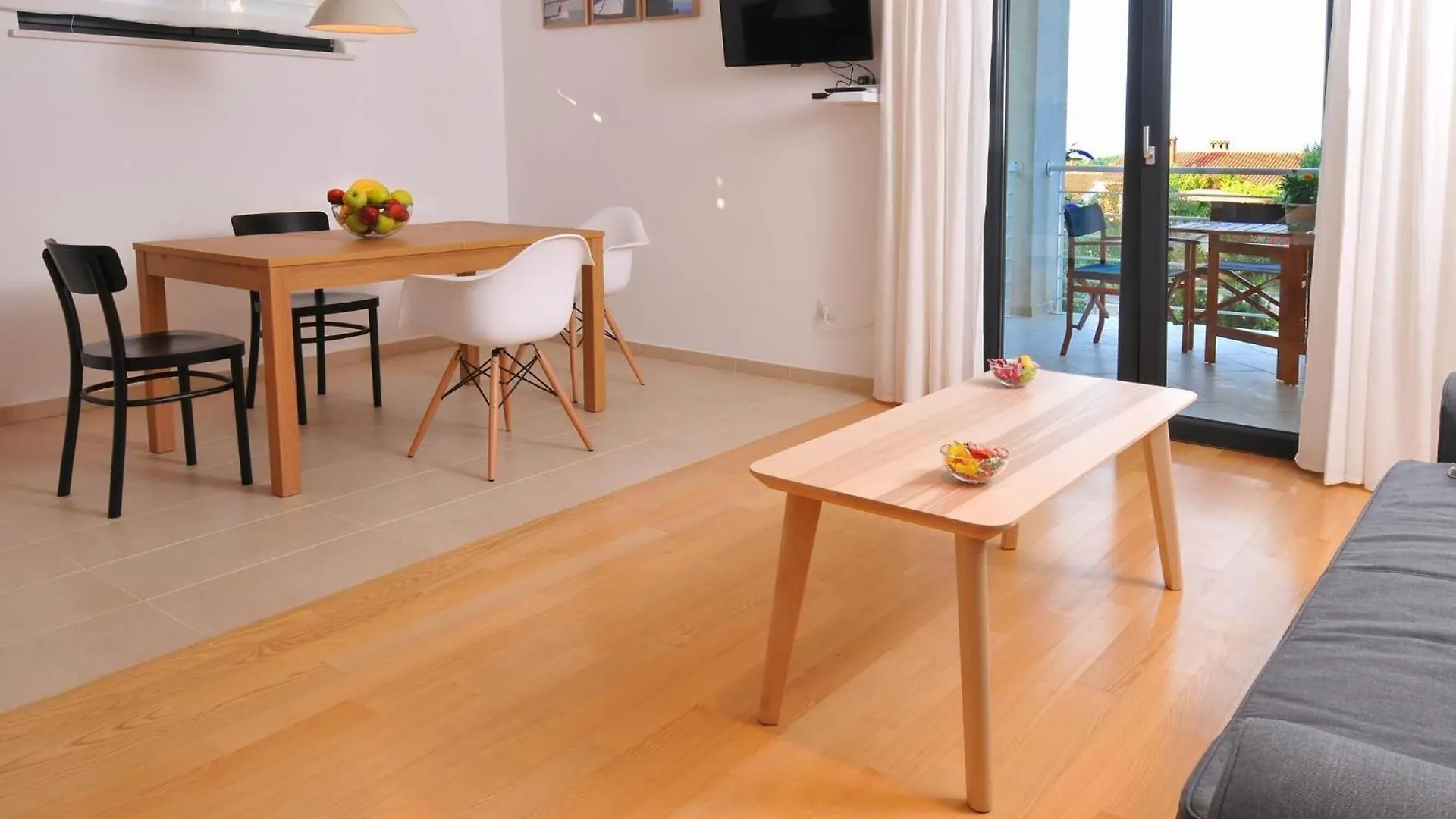 Apartment Ferienwohnung In Liznjan Mit Moebliertem Balkon Croatia